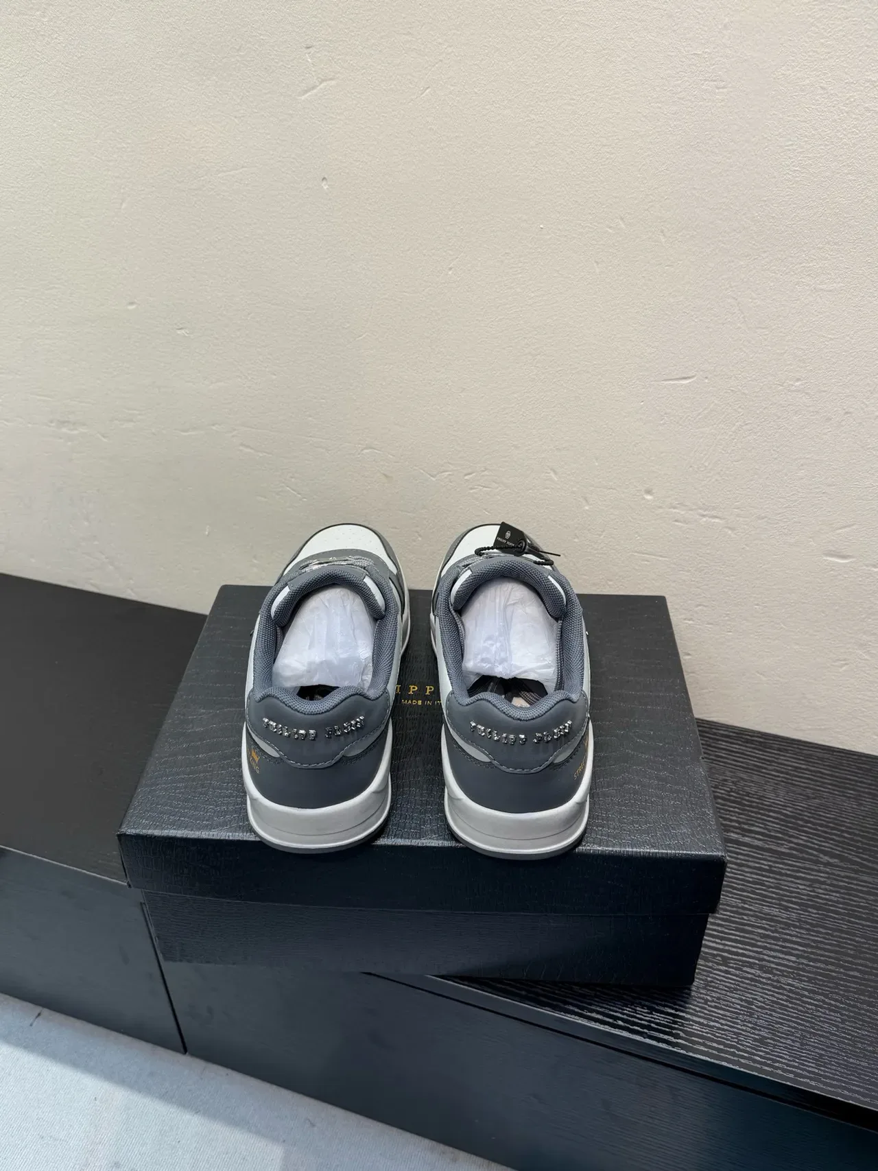 Philipp Plein Gris Blanc Panneau de Maille Perforé Bouclier Logo Insigne Chaussures Lifestyle 6