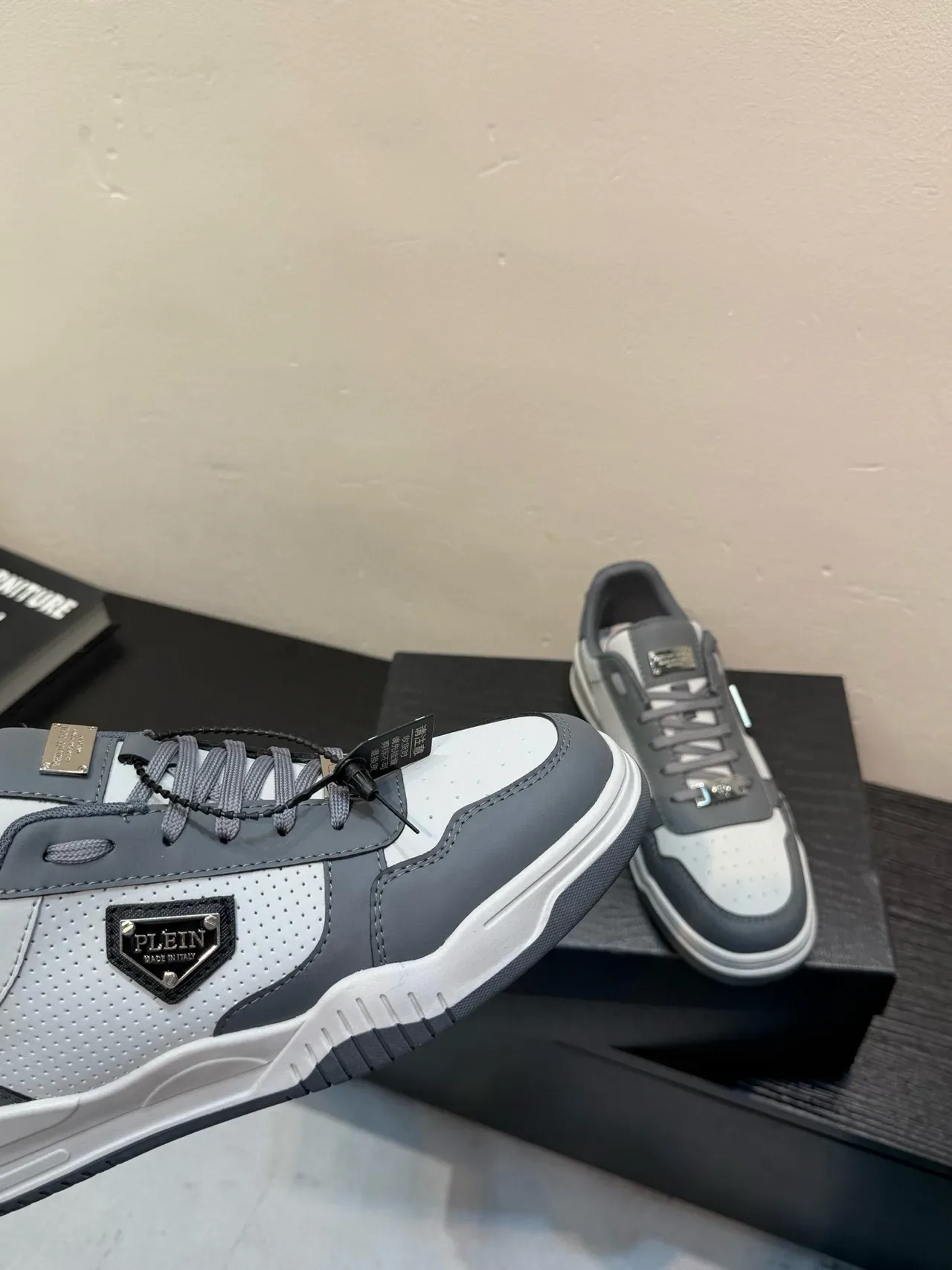 Philipp Plein Gris Blanc Panneau de Maille Perforé Bouclier Logo Insigne Chaussures Lifestyle 8