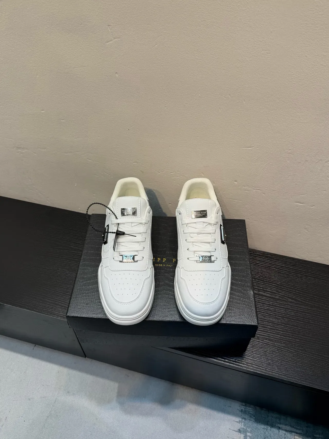 Philipp Plein Street King tênis lifestyle perfurados brancos 2
