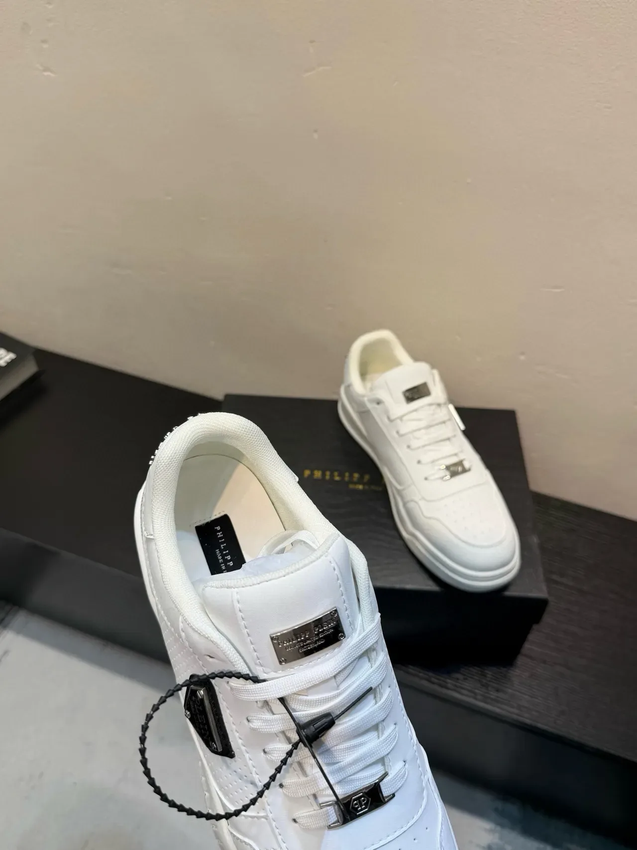 Philipp Plein Street King tênis lifestyle perfurados brancos 6