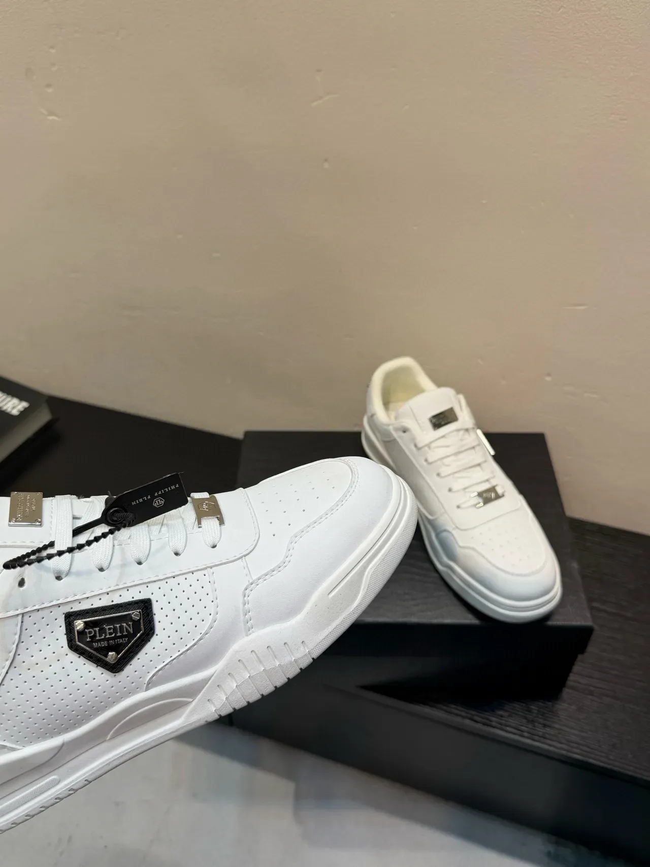 Philipp Plein Street King tênis lifestyle perfurados brancos 7