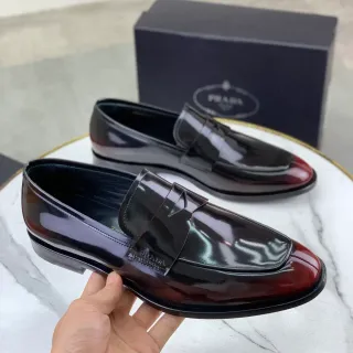 Prada Mocassin Penny Loafer Noir Bordeaux Cuir Patenté Haut Brillant