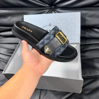 Prada काला भूरा प्लेटफॉर्म स्लाइड ज्योमेट्रिक प्रिंट स्ट्रैप स्लिपर्स