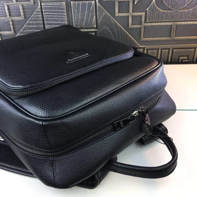 Prada حقيبة ظهر كاجوال مهيكلة جلد أسود بيبلد 4
