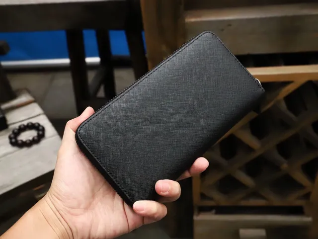 Prada Negro Saffiano Cuero Cuerpo Suave Solapa Superior Billetera Larga 9