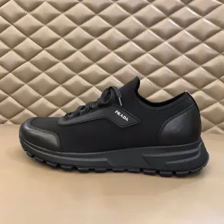Prada Cloudbust حذاء رياضي أسود بقماش knit على الجزء العلوي وكعب سميك