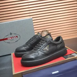Prada Cloudbust Zapatillas lifestyle de cuero negro perforado