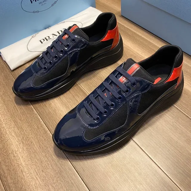 Sneakers Prada Cloudbust Noir et Rouge Cuir Patenté Brillant Panneau de Maille Style de Vie 3
