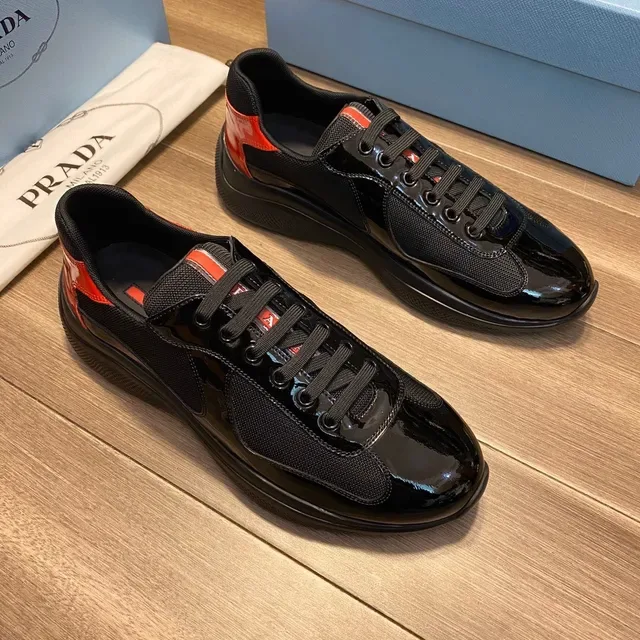 Sneakers Prada Cloudbust Noir et Rouge Cuir Patenté Brillant Panneau de Maille Style de Vie 11