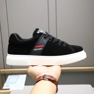 Prada Cloudbust काला सूड और सफेद रबर लाइफस्टाइल स्नीकर