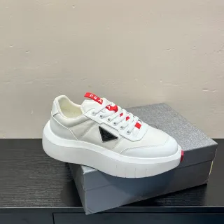 Prada Cloudbust أبيض وأحمر أحذية رياضية لنمط الحياة