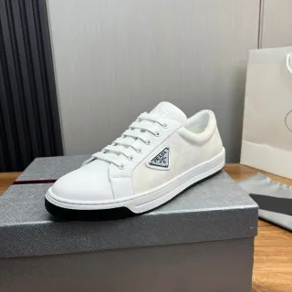 Prada Cloudbust सादा कालो लो-टॉप चामड़ा ऊपर लाइफस्टाइल स्निकार