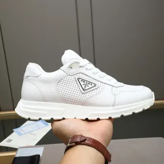 Sneakers Lifestyle Prada Cloudbust en cuir blanc à panneau latéral perforé