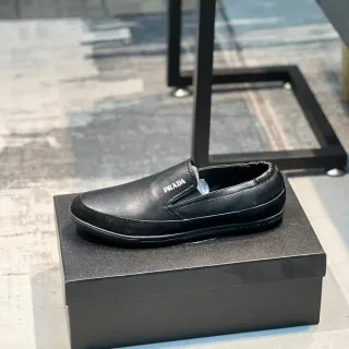 Prada Mocassin Noir Cuir Slip-On Moc-Toe Couture Mocassin