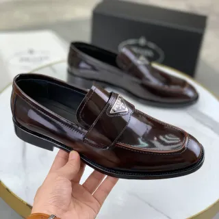 Prada Mocasín Cuero Patentado Marrón Alto Brillo Slip-On Loafer