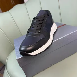 Prada Sneakers Lifestyle Navy Black Deux Tons en Cuir et Textile