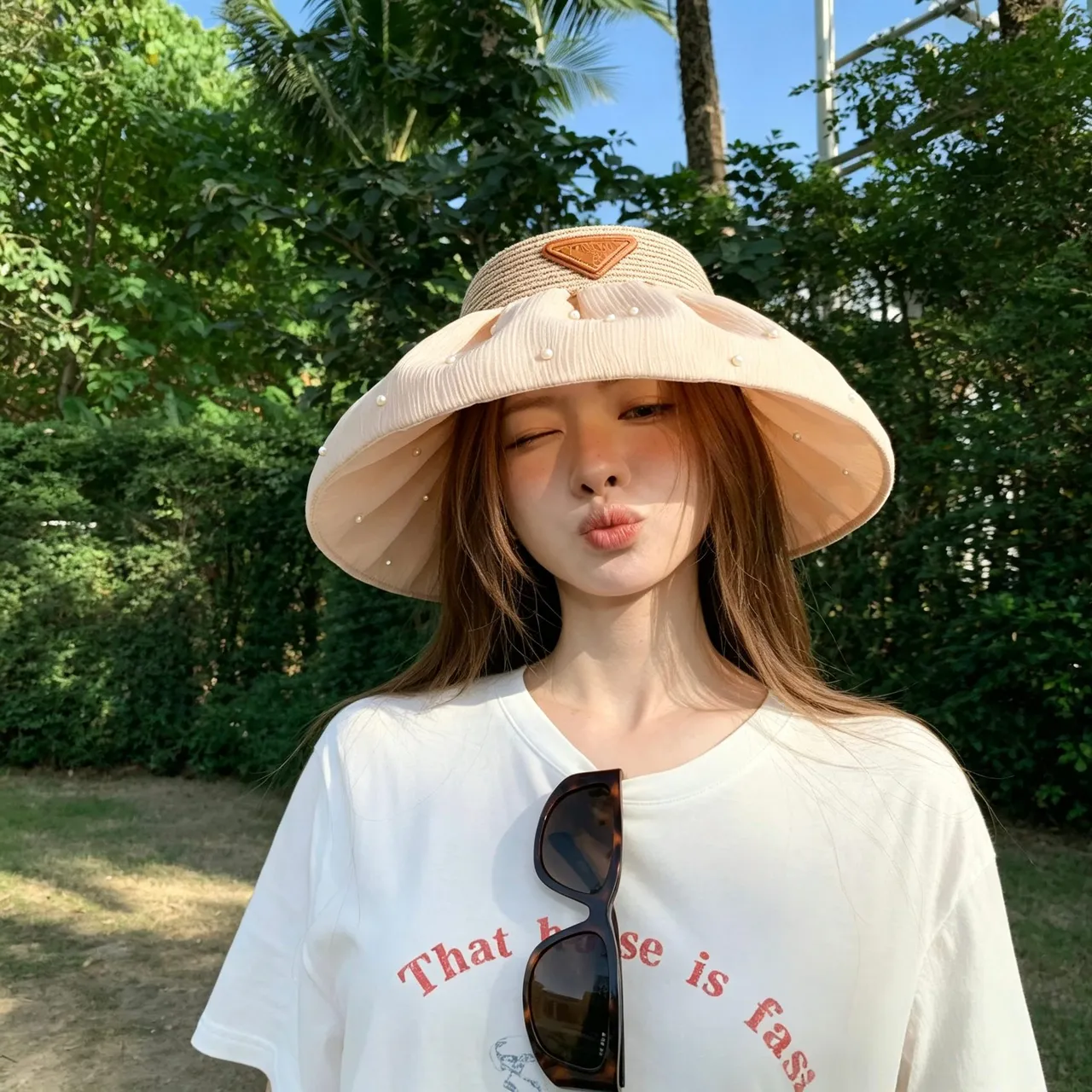 Prada Chapeau de Seau Visor Plissé Orné de Perles Pêche 9