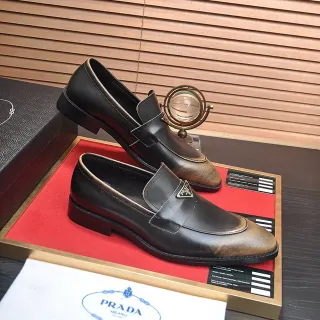 Prada दो टोन क्षतिग्रस्त चमड़ा पेनी लोफर