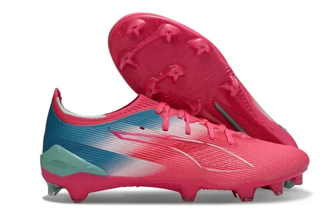 Puma Chaussures de football à empeigne basse en tricot color blocking gradient rose bleu surface terrain ferme 1