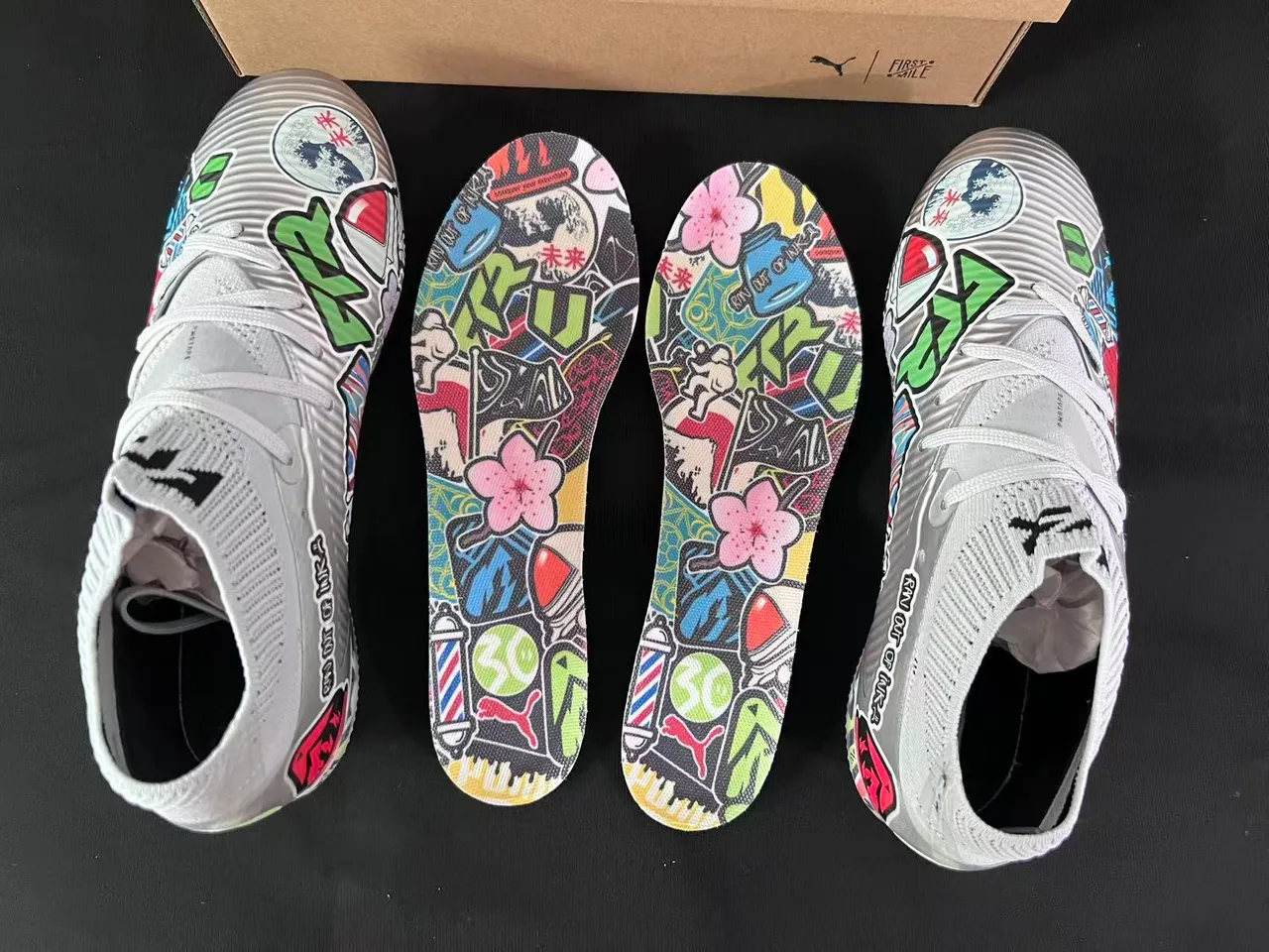 Puma Chaussures de Football Argent Multicolore Métallique Upper Sticker-Bomb Graphic Overlay Firm-Ground 2