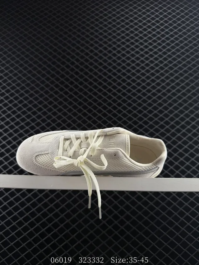 Puma Speedcet OG Off-White et Silver Chaussures de course rétro lifestyle 4