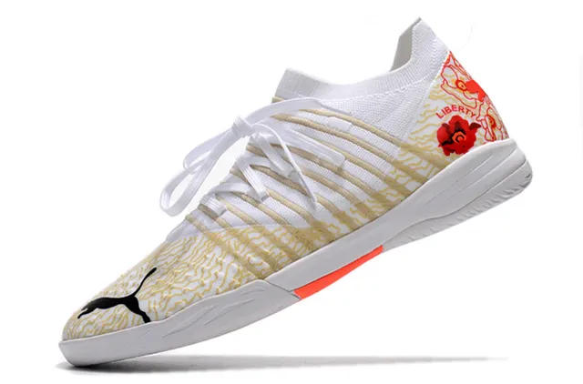 Puma Tênis de futebol indoor com upper de knit branco e laranja, overlays listrados bege 17