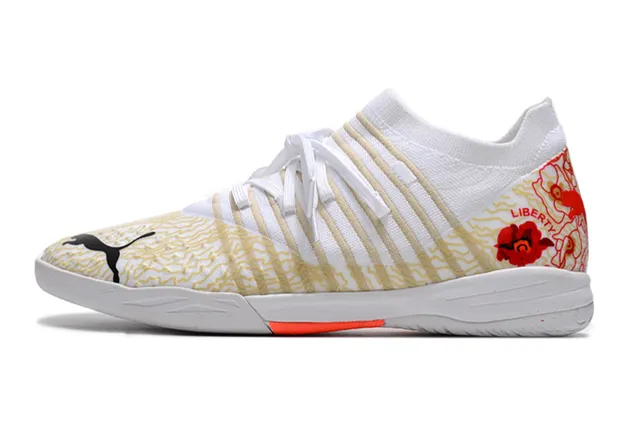 Puma Tênis de futebol indoor com upper de knit branco e laranja, overlays listrados bege 18