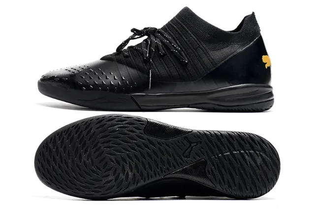 Puma Tênis de futebol indoor com upper de knit branco e laranja, overlays listrados bege 21