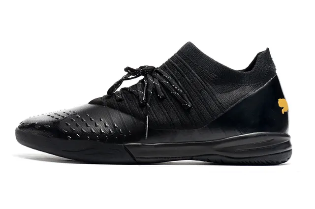 Puma Tênis de futebol indoor com upper de knit branco e laranja, overlays listrados bege 24