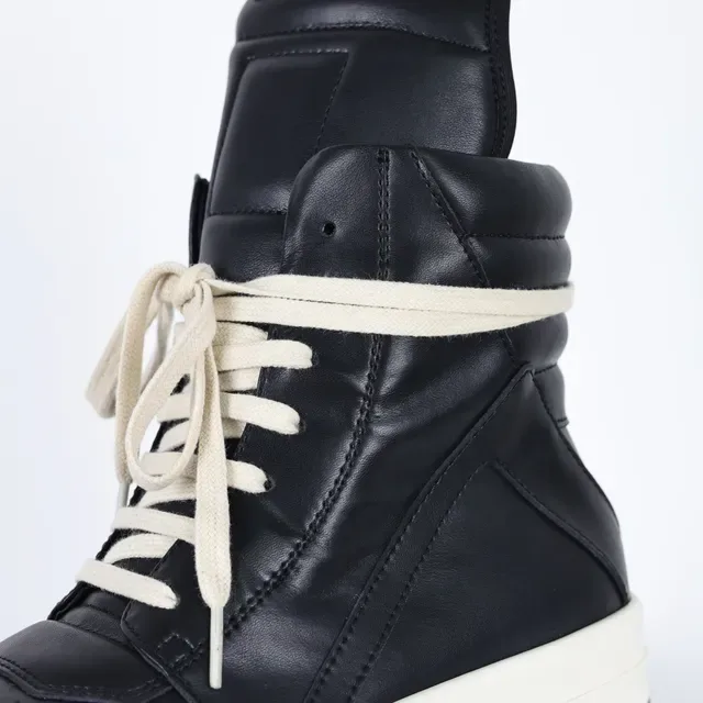 Rick Owens Botas Martin Preto Bege Com Bico Alto Colar Acushodado 6