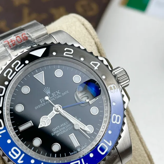 Rolex GMT-Master II Cadran noir Lunette bleu et noir Montre mécanique 8