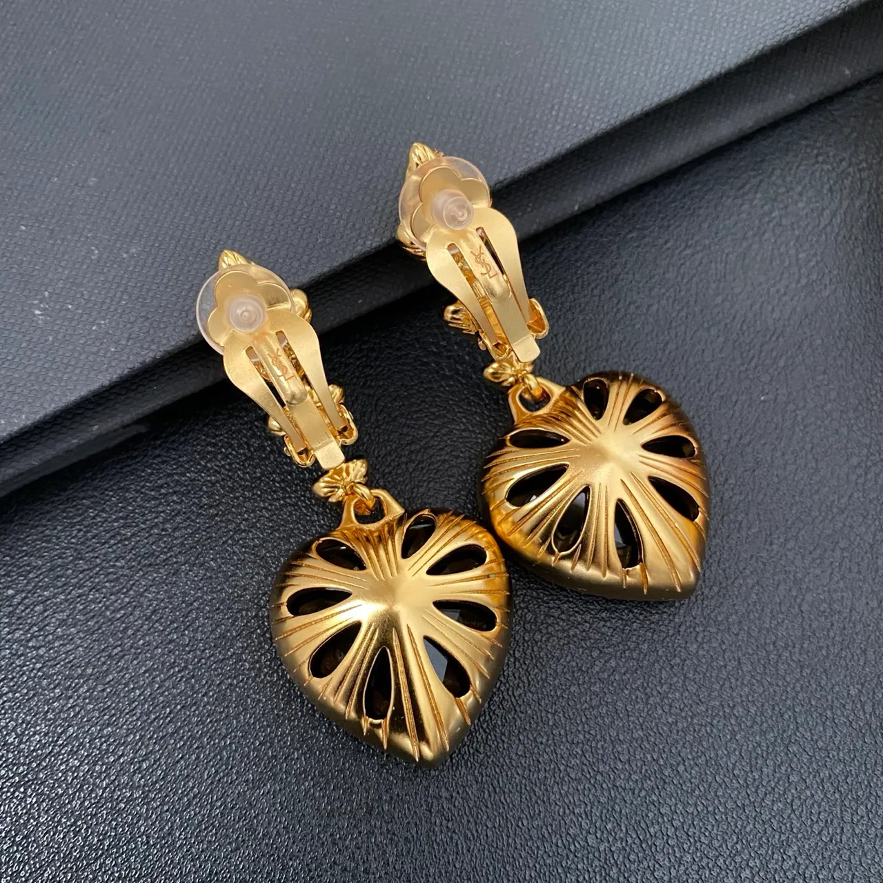 Saint Laurent Boucles d'Oreilles Métal Or Noir Pierre Cœur Facetée 3