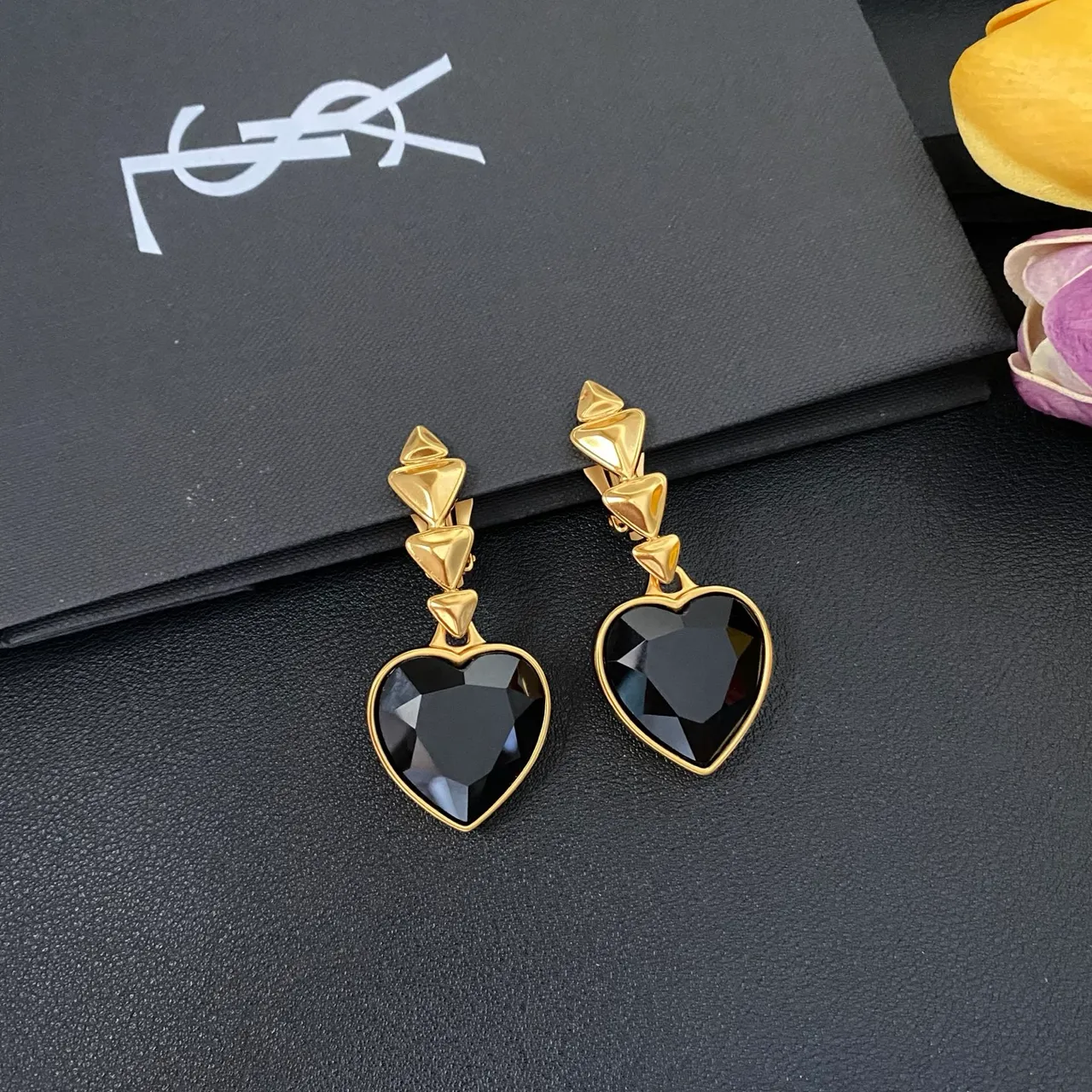 Saint Laurent Boucles d'Oreilles Métal Or Noir Pierre Cœur Facetée 4
