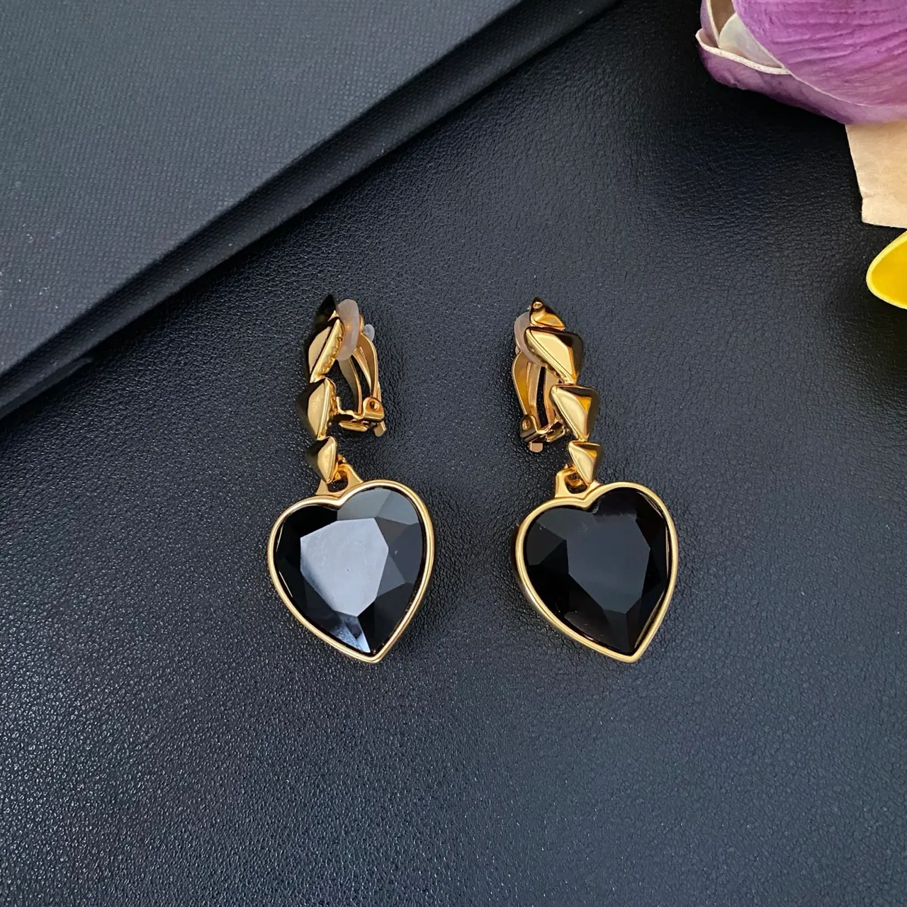 Saint Laurent Boucles d'Oreilles Métal Or Noir Pierre Cœur Facetée 5