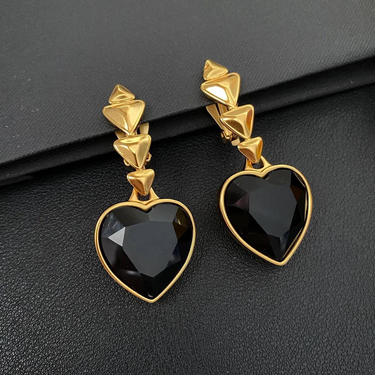 Saint Laurent Boucles d'Oreilles Métal Or Noir Pierre Cœur Facetée 8