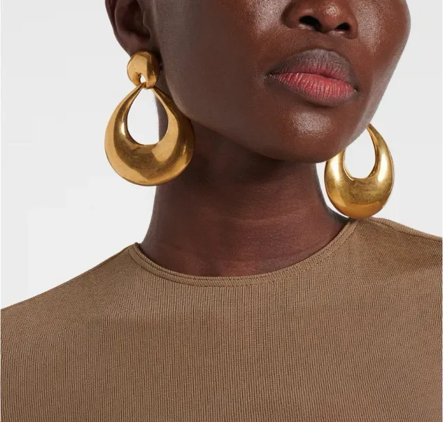 Saint Laurent Boucles d'oreilles créoles dorées sculpturales en forme de larme 2