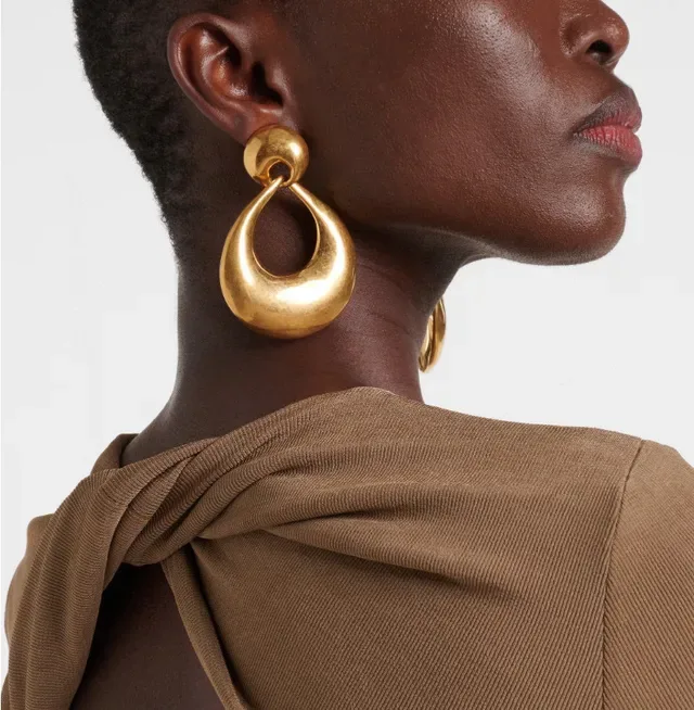 Saint Laurent Boucles d'oreilles créoles dorées sculpturales en forme de larme 3