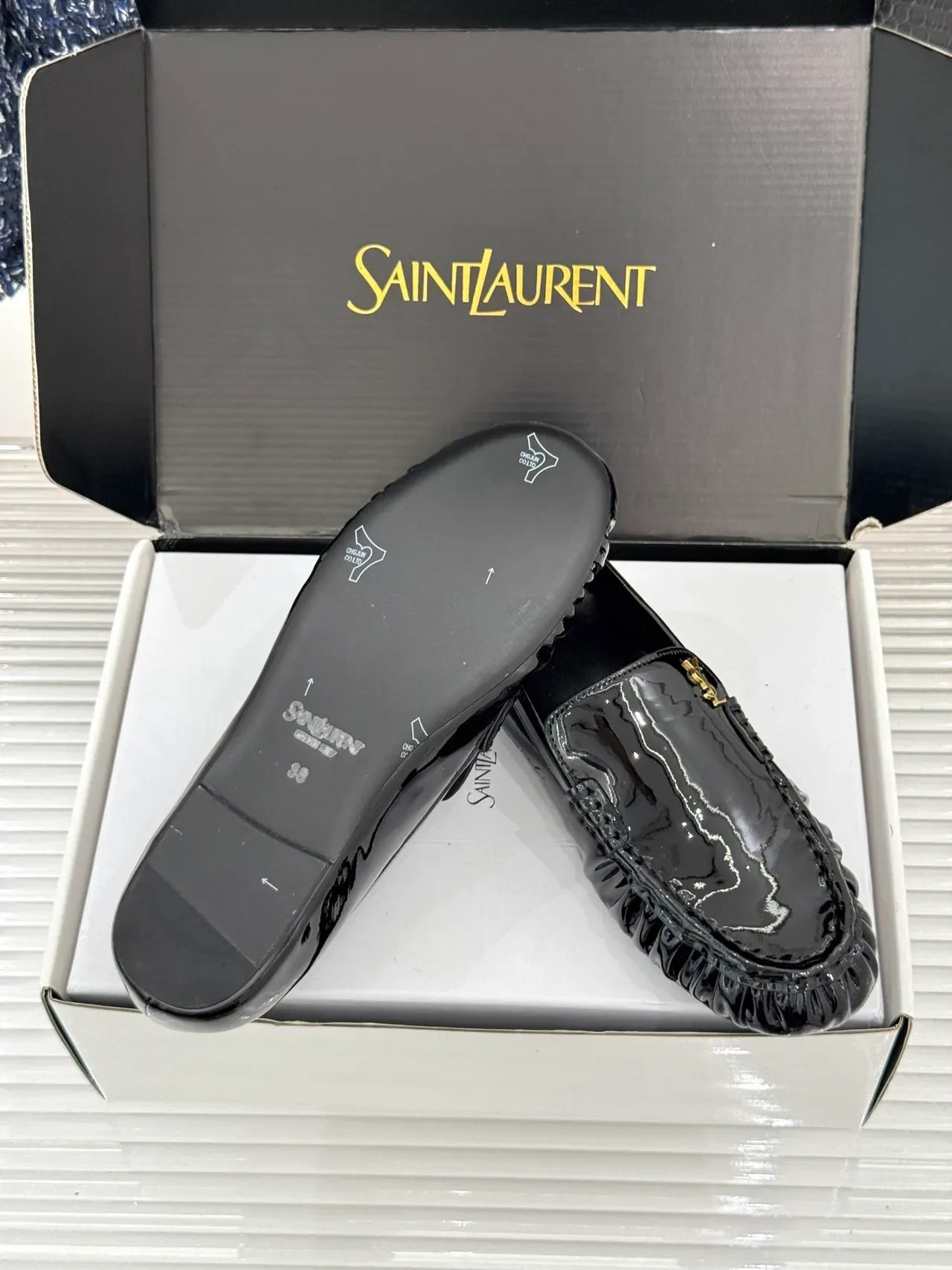 Saint Laurent Loulou Loafer Loafers de Couro Patent Preto 2