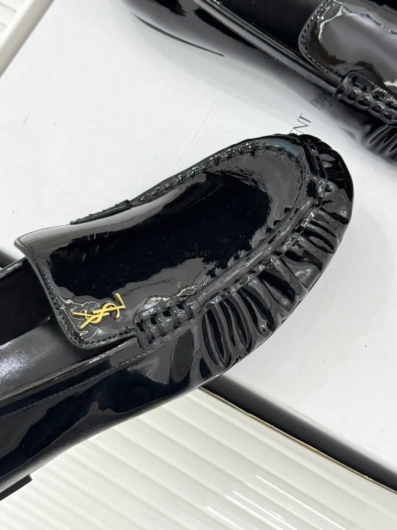 Saint Laurent Loulou Loafer Loafers de Couro Patent Preto 4