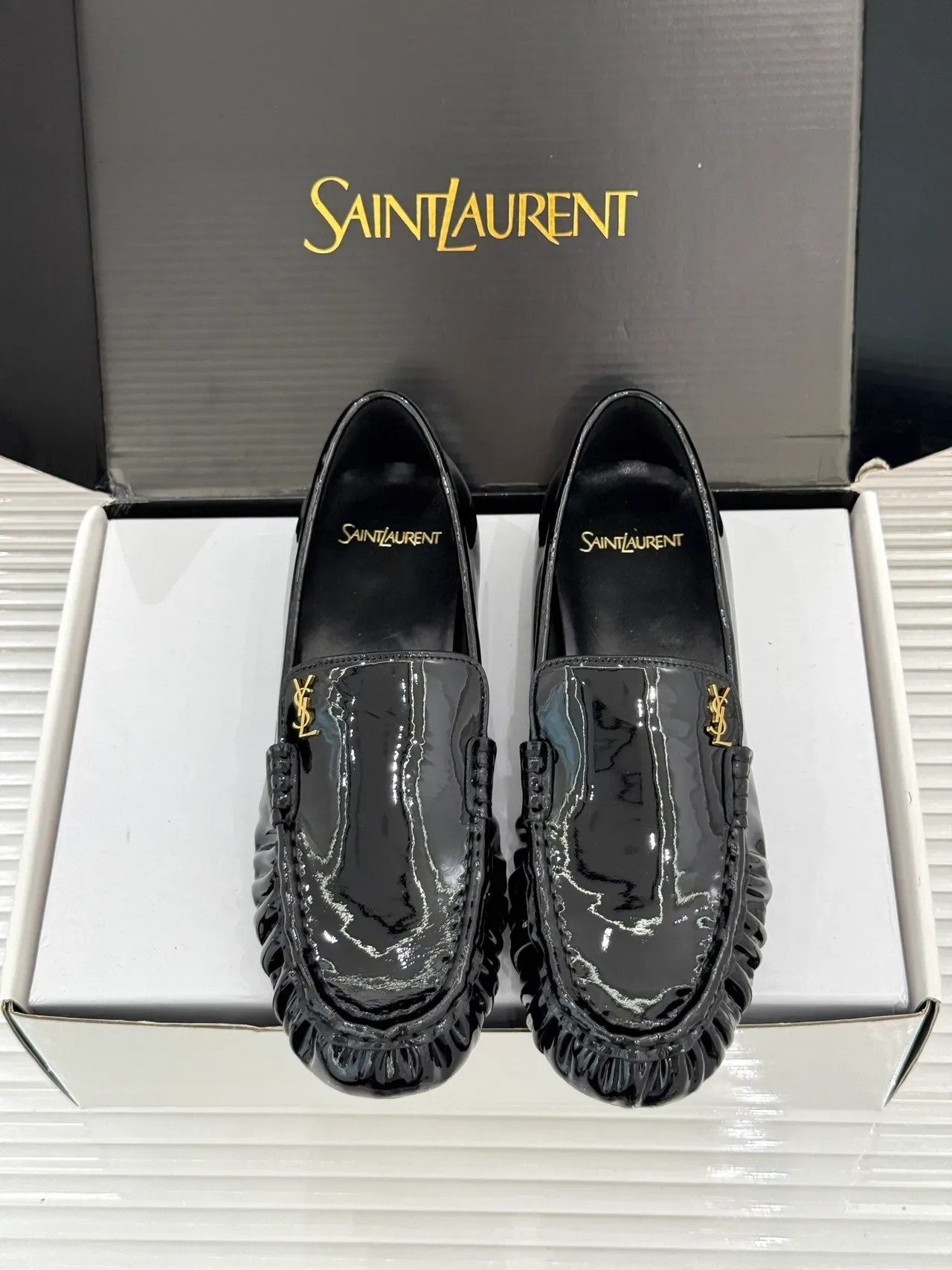 Saint Laurent Loulou Loafer Loafers de Couro Patent Preto 5