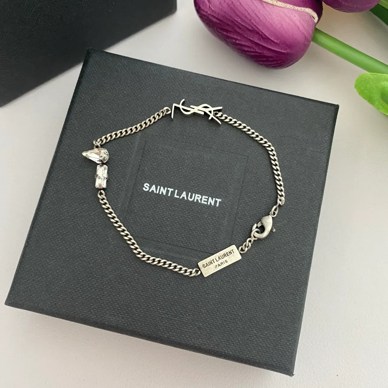 سوارة سلسلة Saint Laurent Monogram فضي ذهبي كارم 4