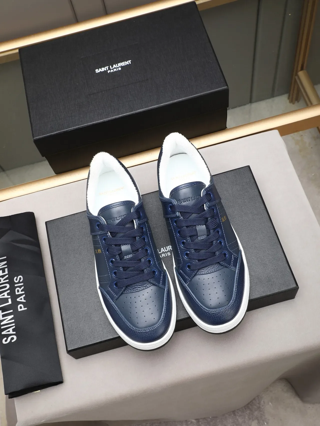 Saint Laurent SL 61 Sneakers Lifestyle en Cuir Bleu Marine 2