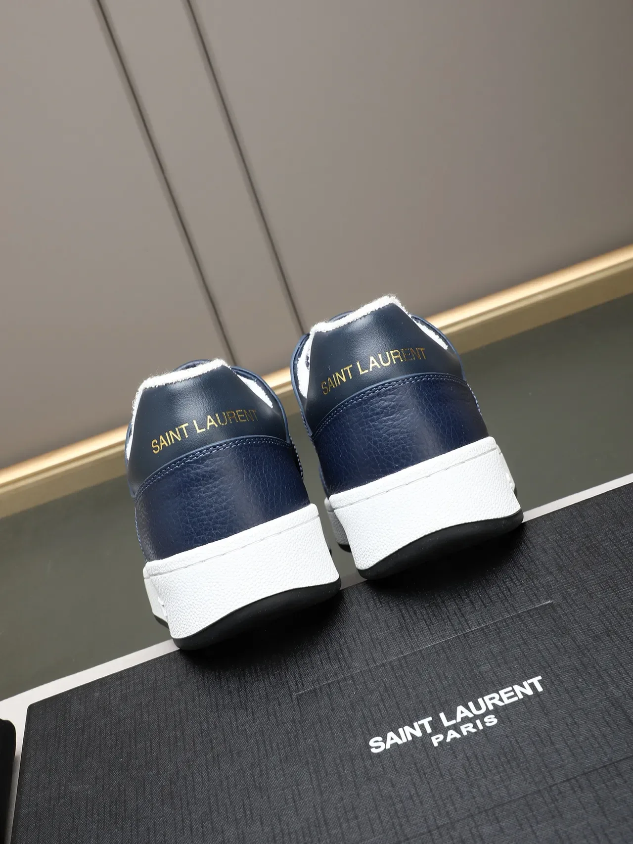 Saint Laurent SL 61 Sneakers Lifestyle en Cuir Bleu Marine 3