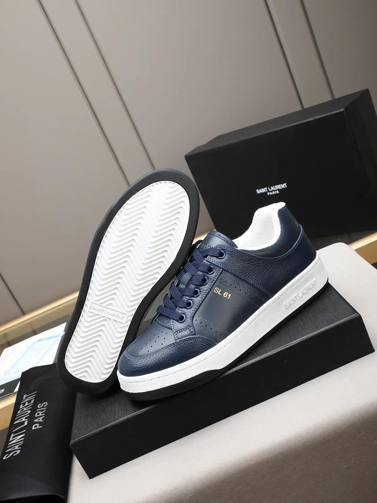 Saint Laurent SL 61 Sneakers Lifestyle en Cuir Bleu Marine 4