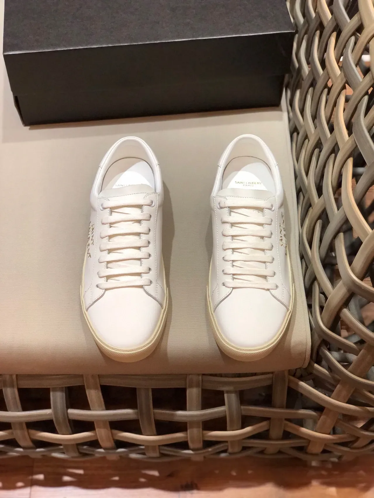 Saint Laurent أبيض ذهبي منخفض جلد نمط حياة رياضي 9
