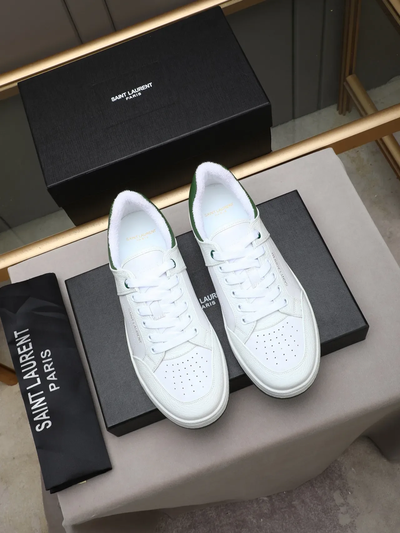 Saint Laurent Tênis Lifestyle Brancos Verdes Couro Texturizado Superior Etiqueta de Calcanhar 2