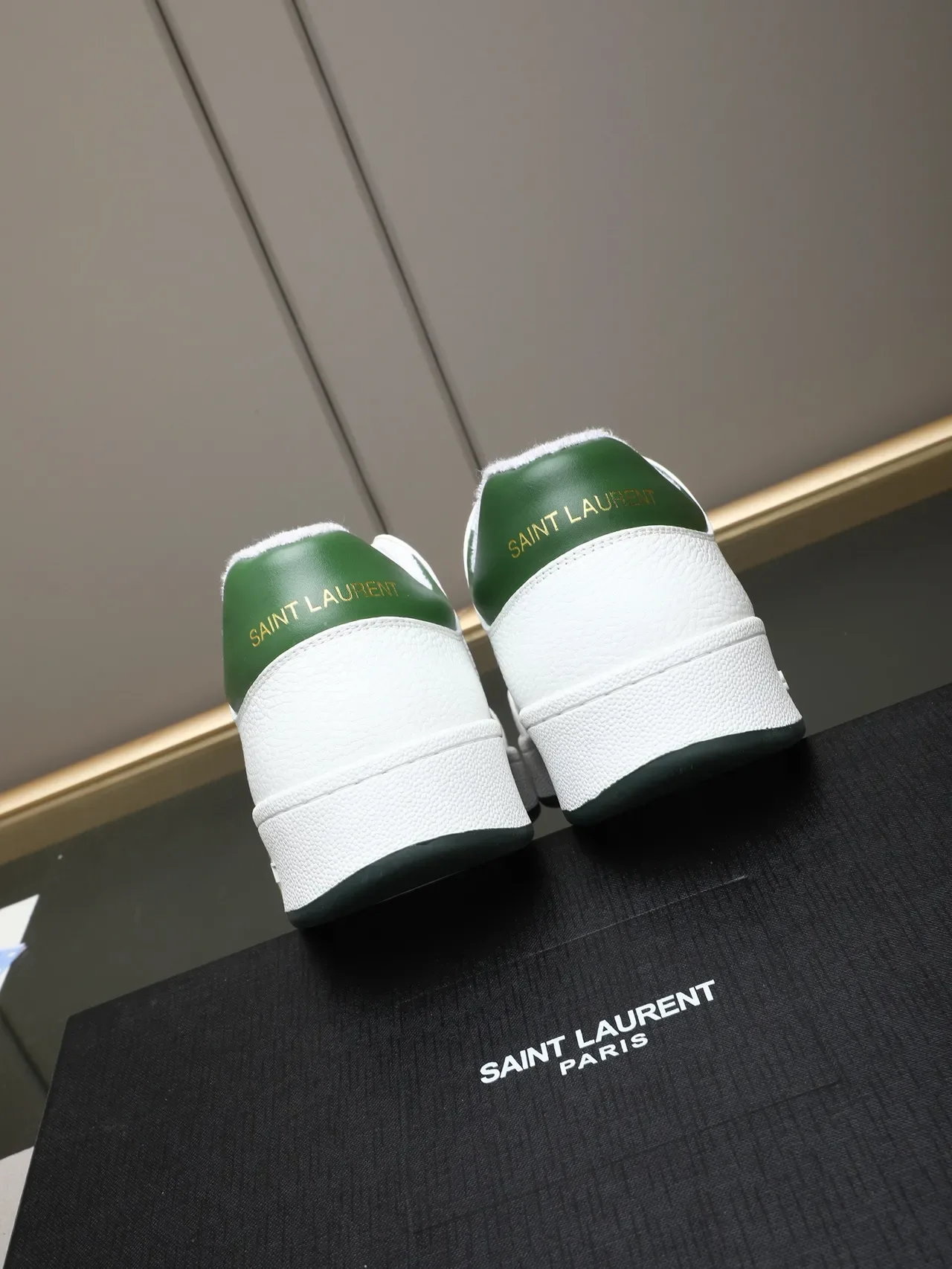 Saint Laurent Tênis Lifestyle Brancos Verdes Couro Texturizado Superior Etiqueta de Calcanhar 3