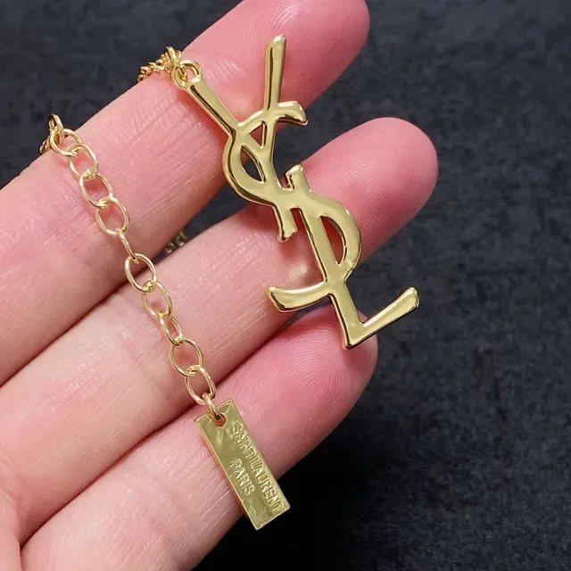 Saint Laurent YSL Monogram Collar con colgante de tono dorado 3