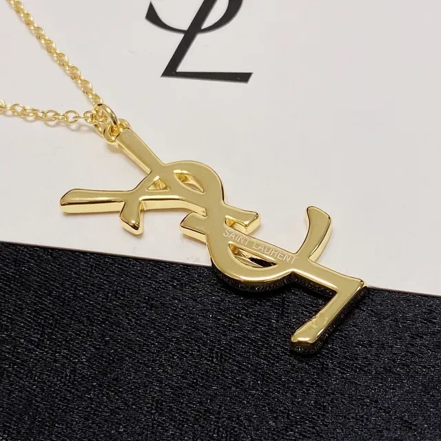 Saint Laurent YSL Monogram Collar con colgante de tono dorado 5