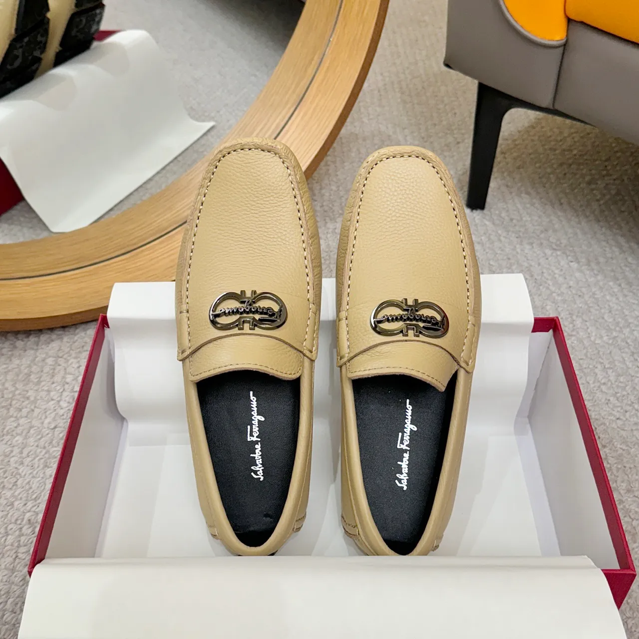 Salvatore Ferragamo Gancini Beige Cuir Granulé Mocassins 2